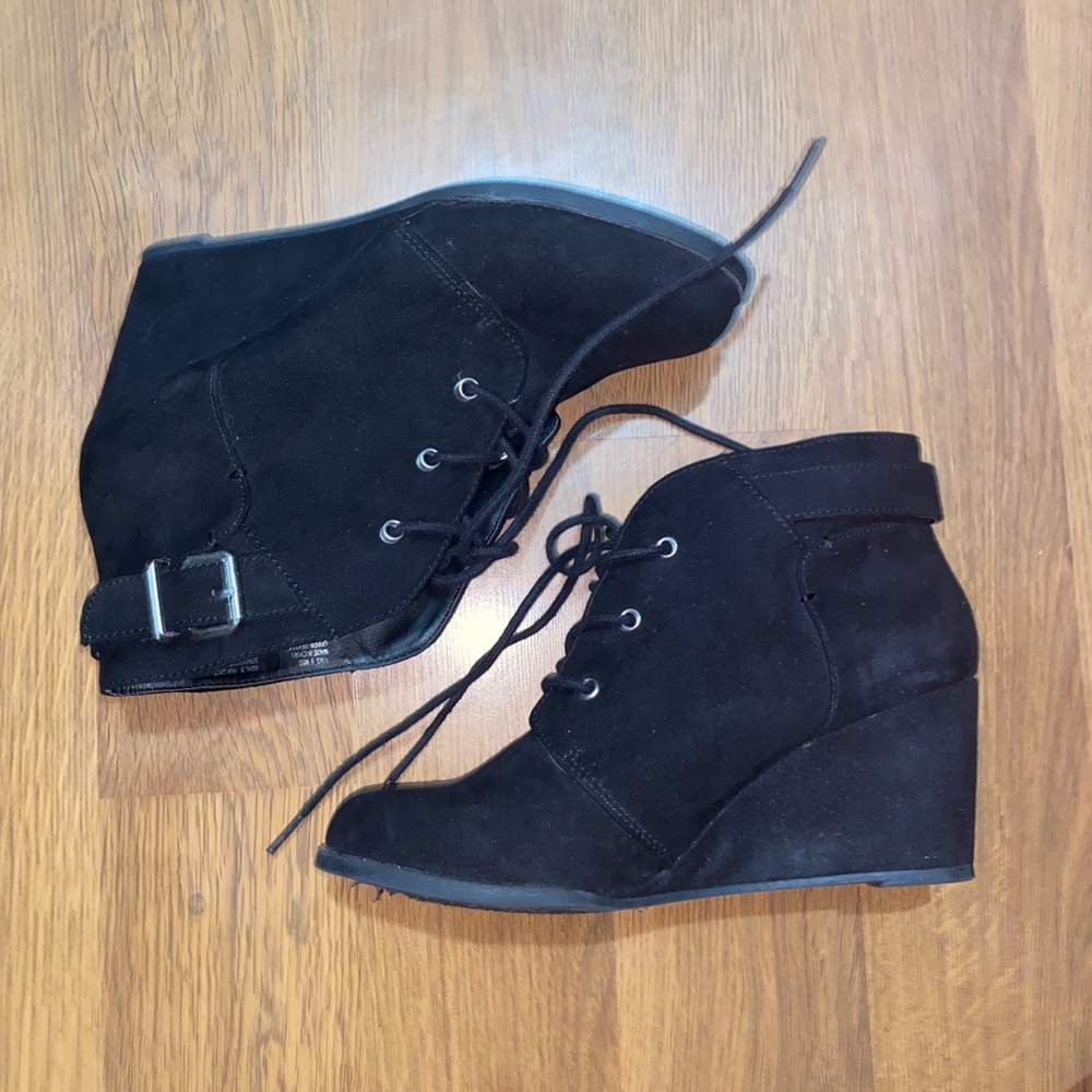 Black wedged booties